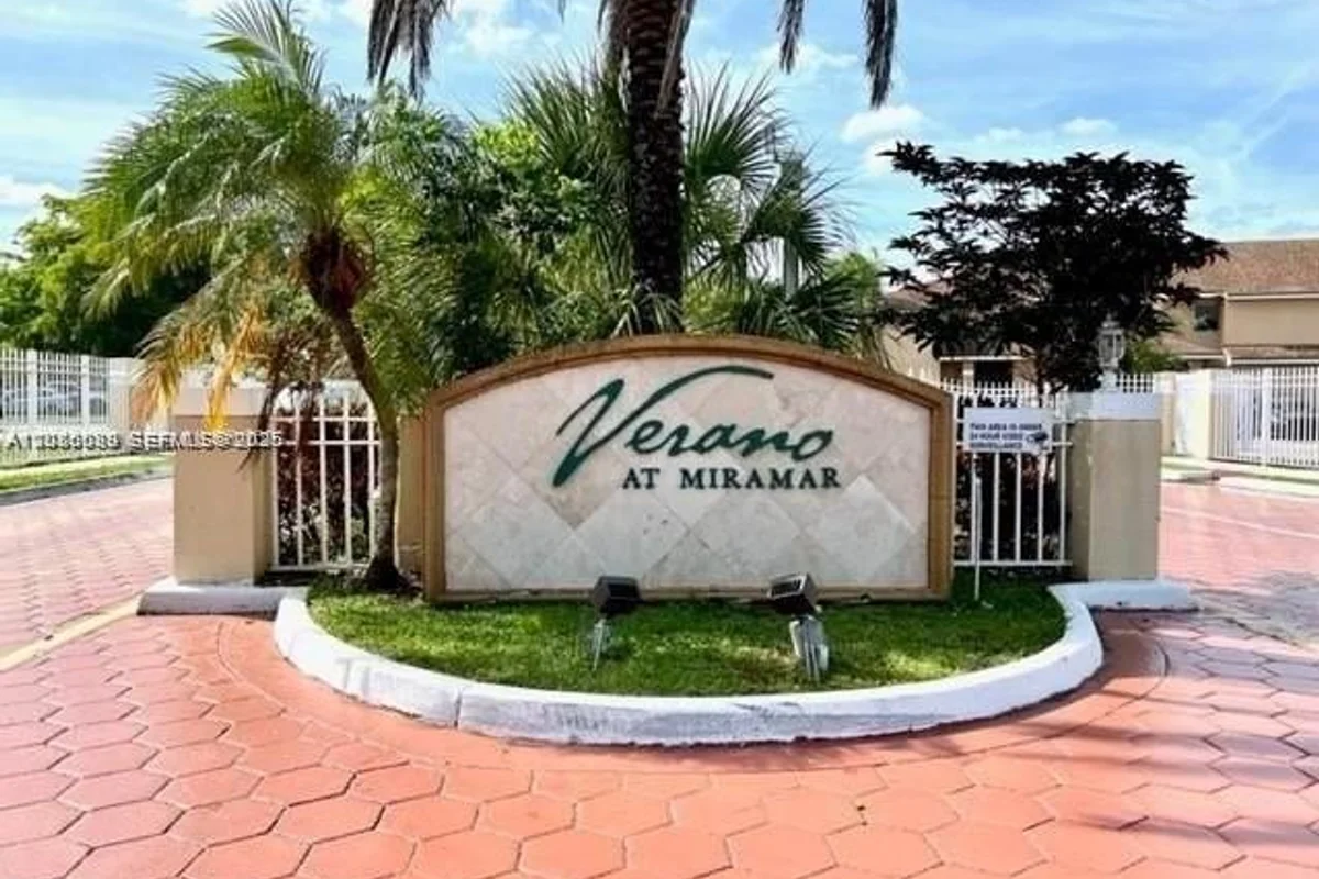 2257 SW 80th Ter, Miramar: photo 1 of 15