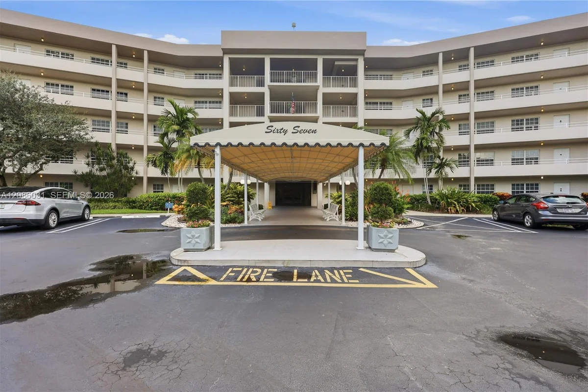 555 Oaks Ln #309, Pompano Beach: photo 1 of 46