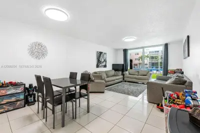 319 NE 14th Ave #106, Hallandale Beach: photo 1 of 29