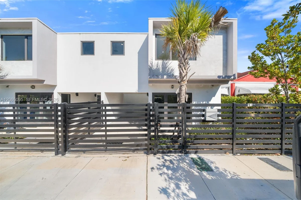 11 NE 51 St #C, Miami: photo 1 of 24