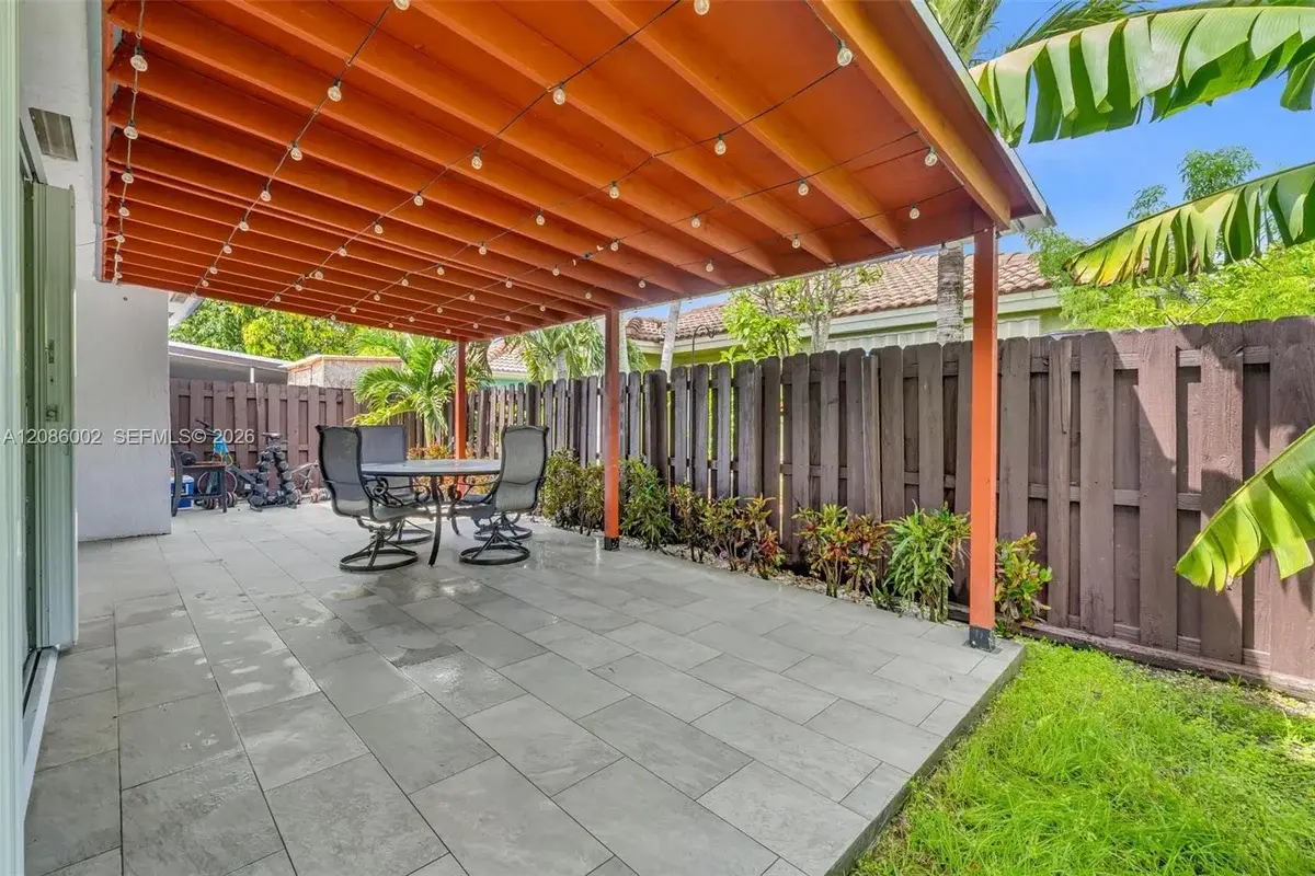 13936 SW 151st Ave, Miami: photo 1 of 40