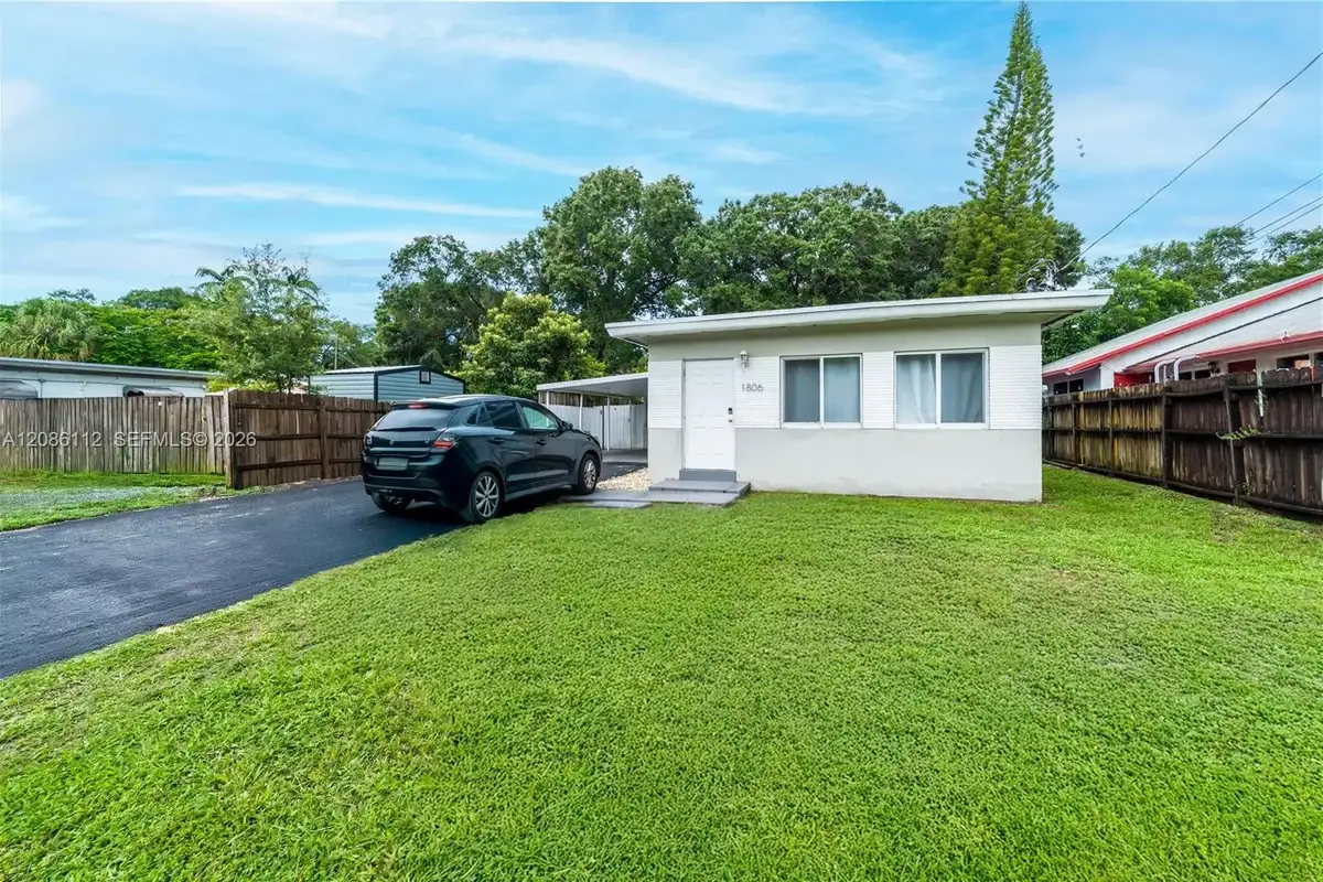 1806 SW 22nd St, Fort Lauderdale: photo 1 of 18