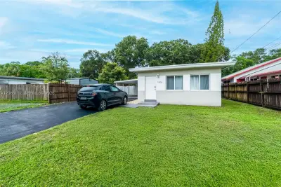 1806 SW 22nd St, Fort Lauderdale: photo 1 of 18