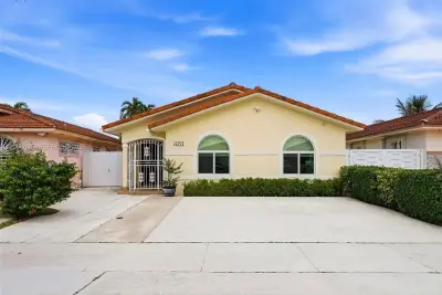 3171 W 78th St, Hialeah: photo 1 of 28