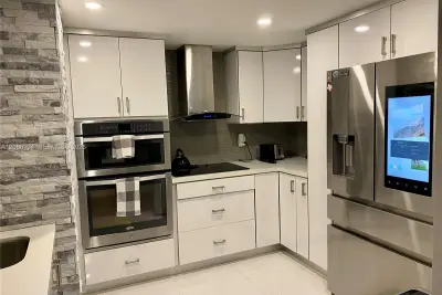 555 NE 15th St #12J, Miami: photo 1 of 17