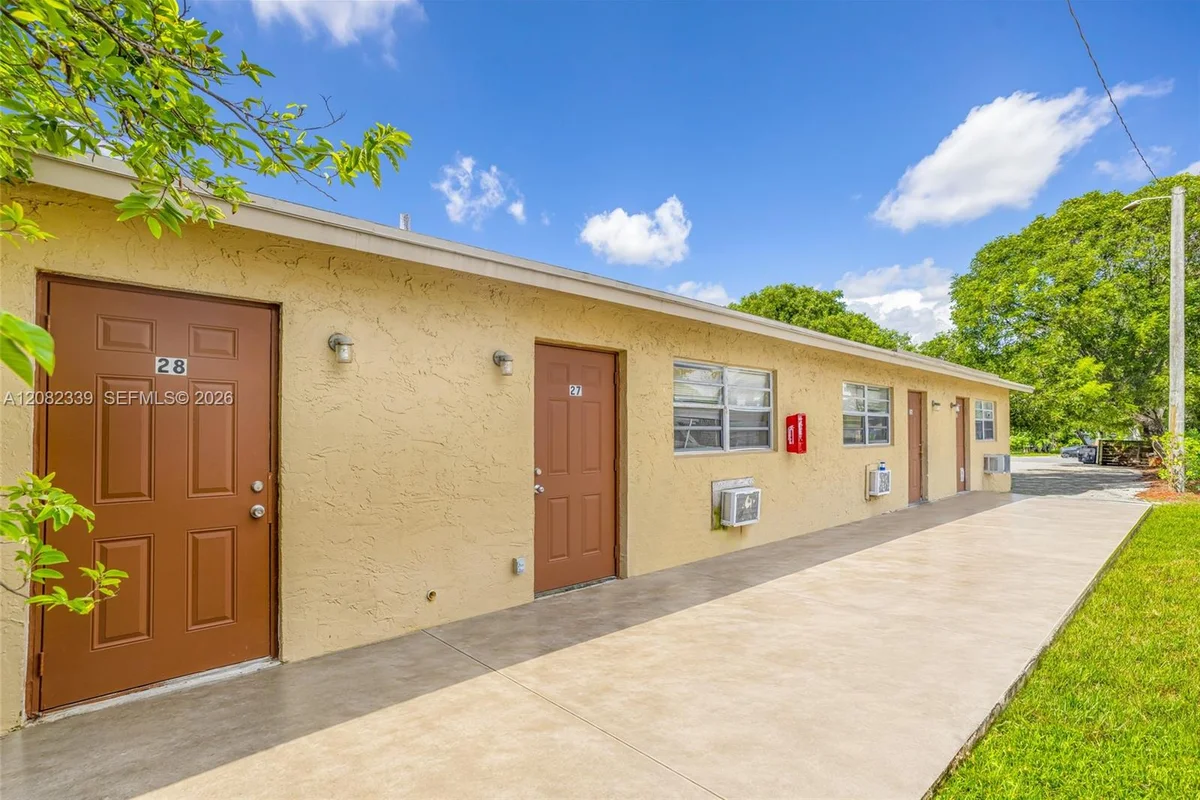 920 S K St, Lake Worth: photo 1 of 22