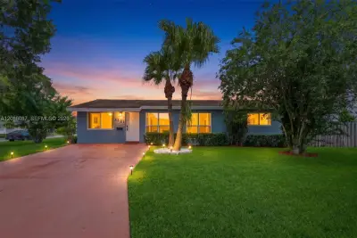 1851 N 69th Ave, Hollywood: photo 1 of 45