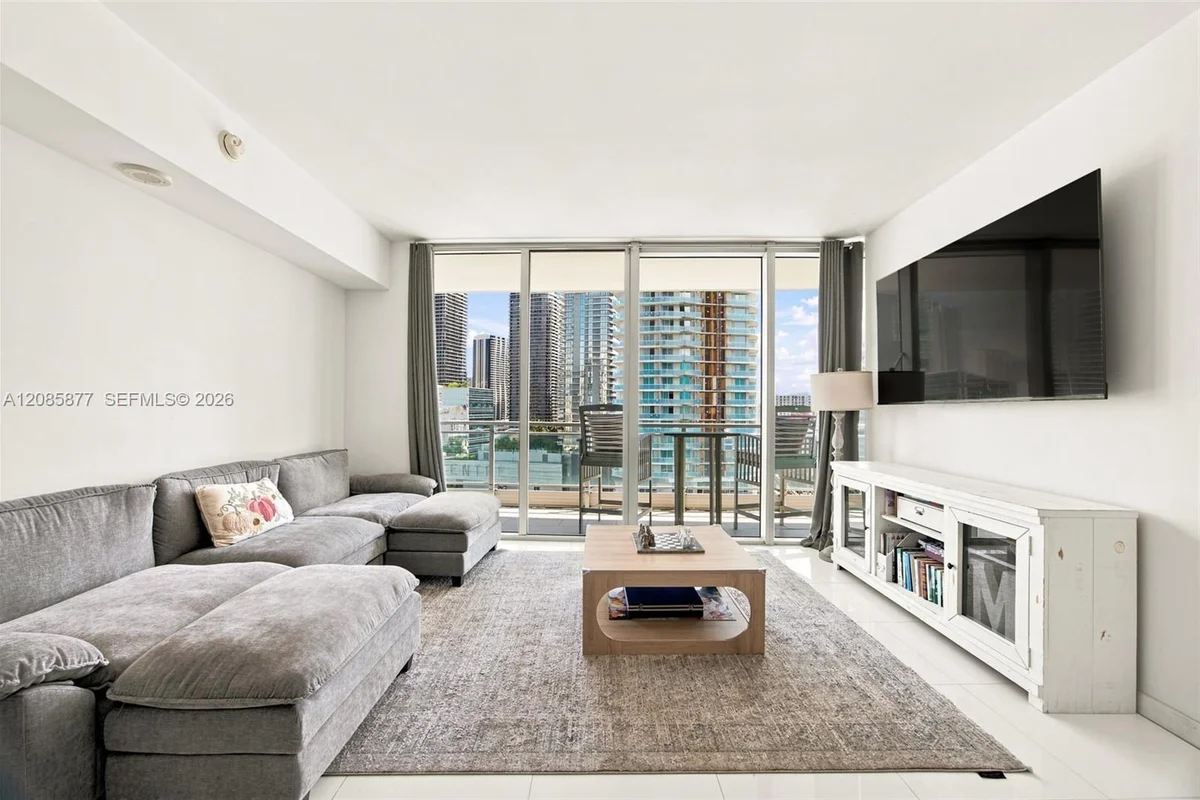 92 SW 3rd St #2004, Miami: photo 1 of 16
