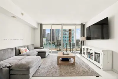 92 SW 3rd St #2004, Miami: photo 1 of 16