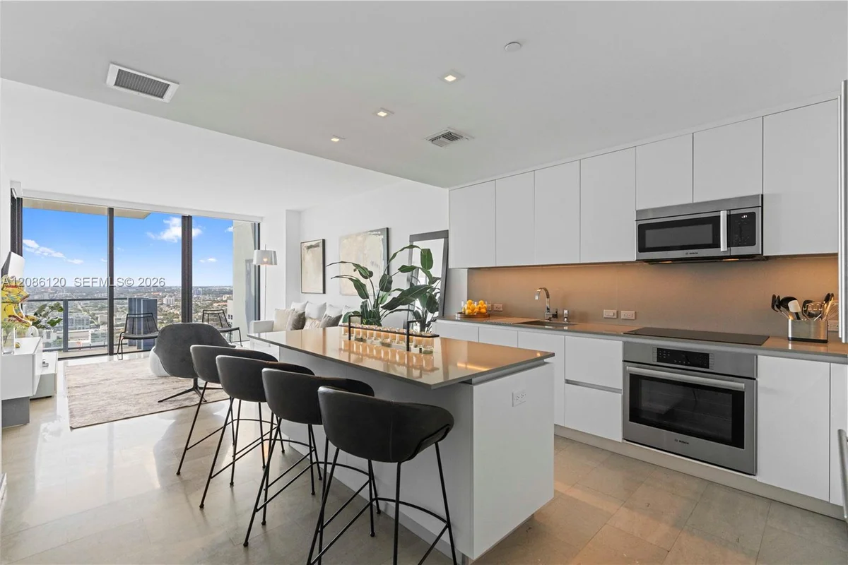 88 SW 7th St #2906, Miami: photo 1 of 22