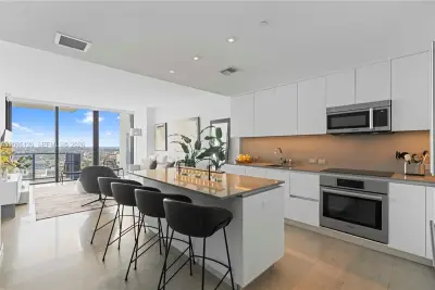 88 SW 7th St #2906, Miami: photo 1 of 22