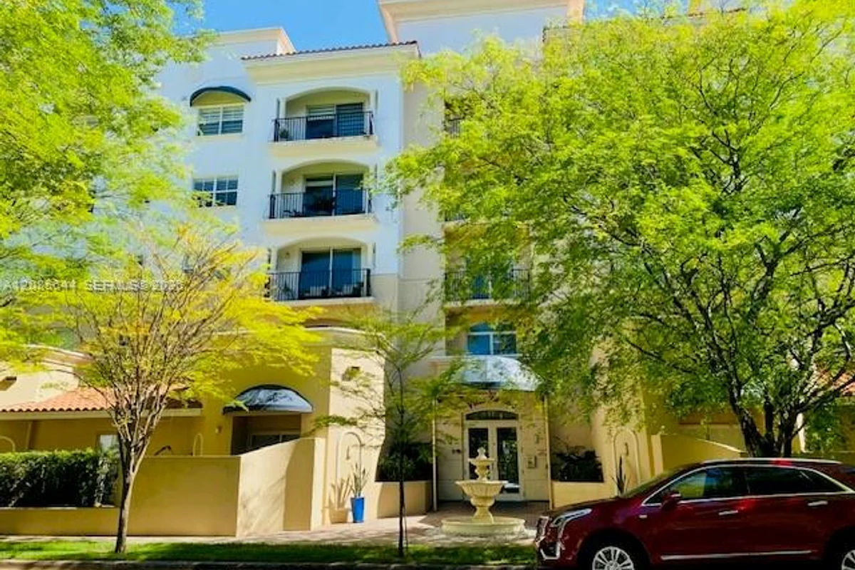 118 Zamora Ave #409, Coral Gables: photo 1 of 16