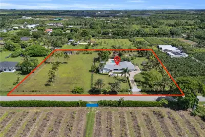 19245 SW 188th St, Miami: photo 1 of 48