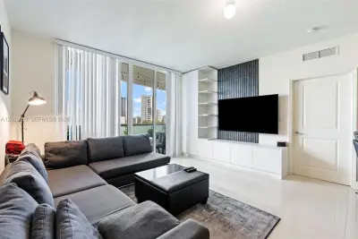 7900 Harbor Island Dr #518, North Bay Village: photo 1 of 15