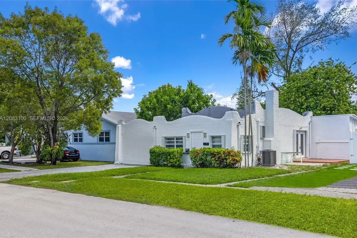 1726 Roosevelt St, Hollywood: photo 1 of 25