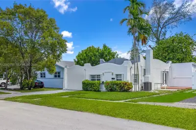 1726 Roosevelt St, Hollywood: photo 1 of 25