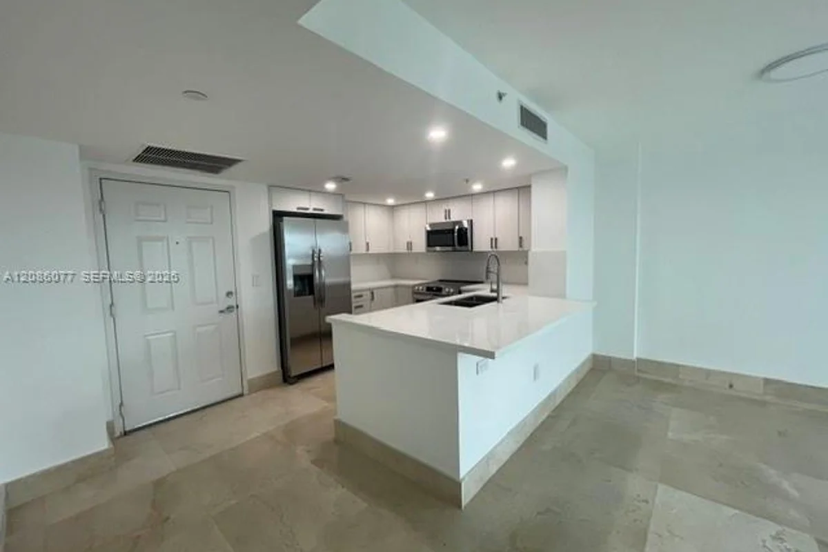 3000 Coral Way #916, Miami: photo 1 of 25