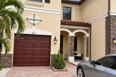 3375 W 90th Ter, Hialeah: photo 1 of 20