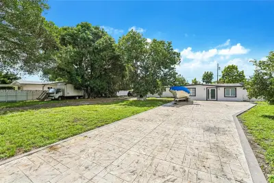 2934 NW 96th St, Miami: photo 1 of 17