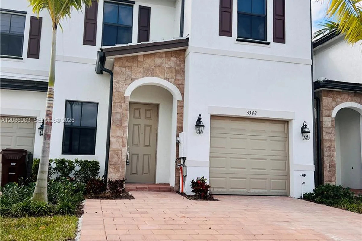 3342 W 112th St, Hialeah: photo 1 of 24
