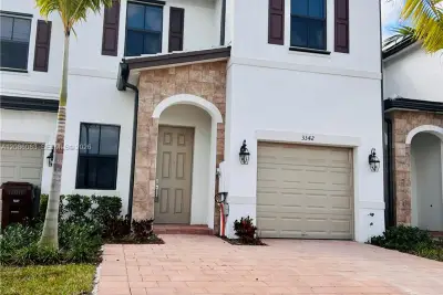 3342 W 112th St, Hialeah: photo 1 of 24