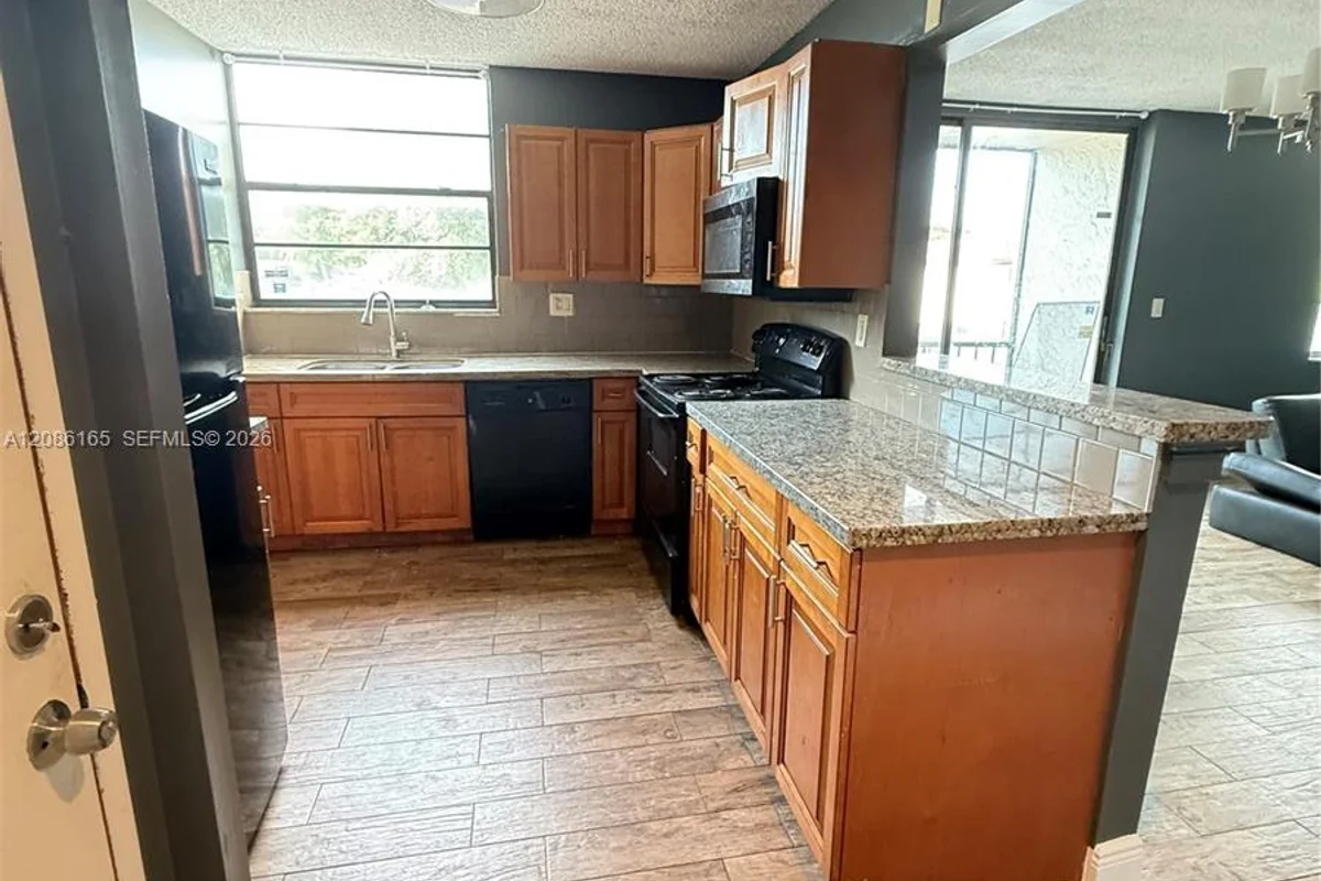 1798 NW 55th Ave #203, Lauderhill: photo 1 of 9