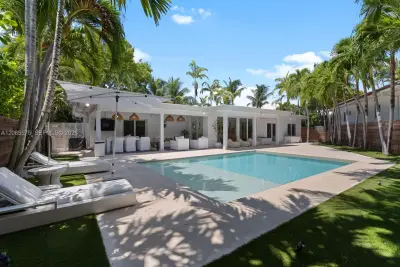 755 Curtiswood Dr, Key Biscayne: photo 1 of 41