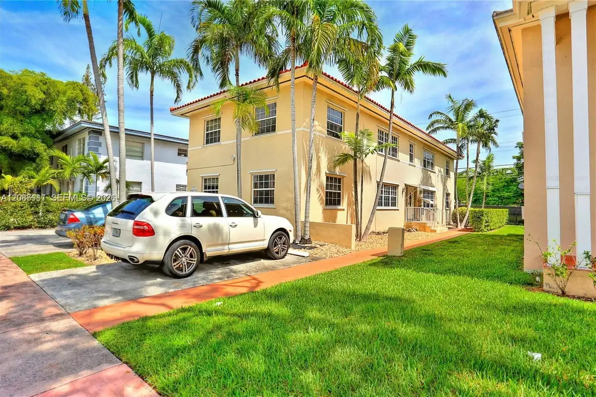 237 Madeira Ave #4, Coral Gables: photo 1 of 3