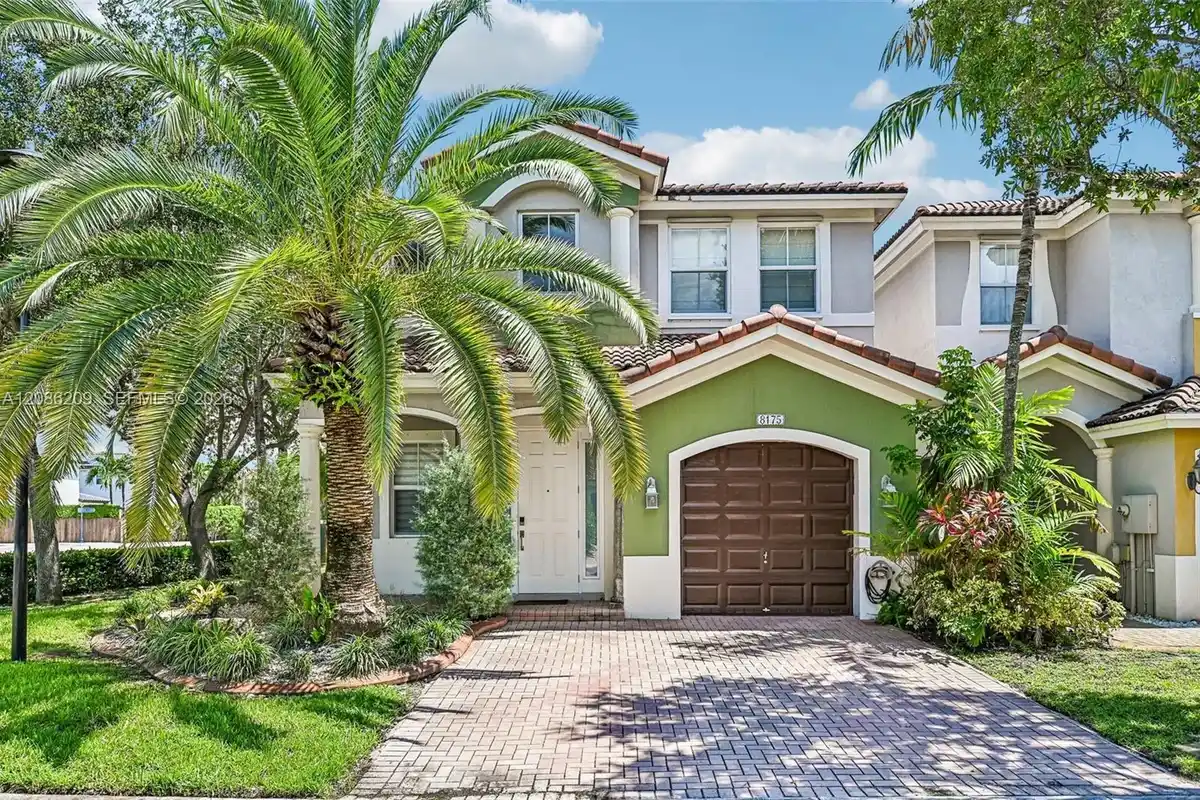 8175 NW 114th Pl, Doral: photo 1 of 40