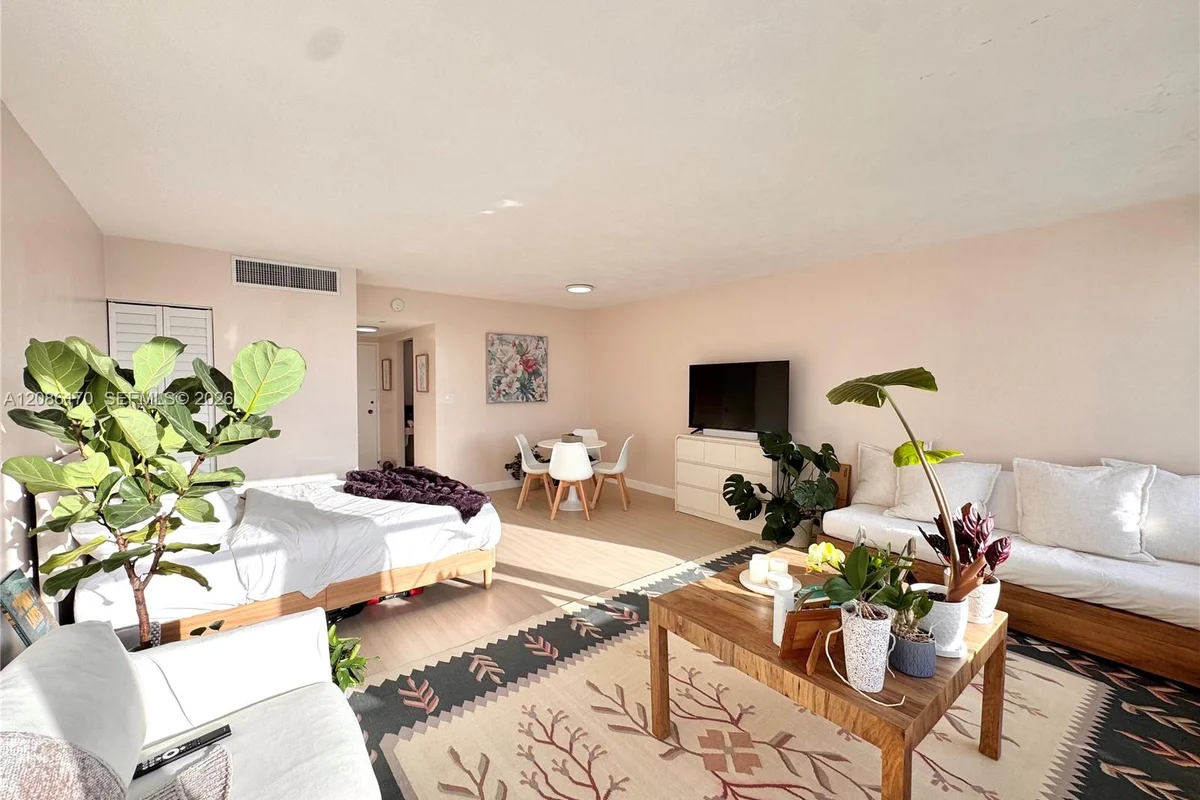 2899 Collins Ave #550, Miami Beach: photo 1 of 34