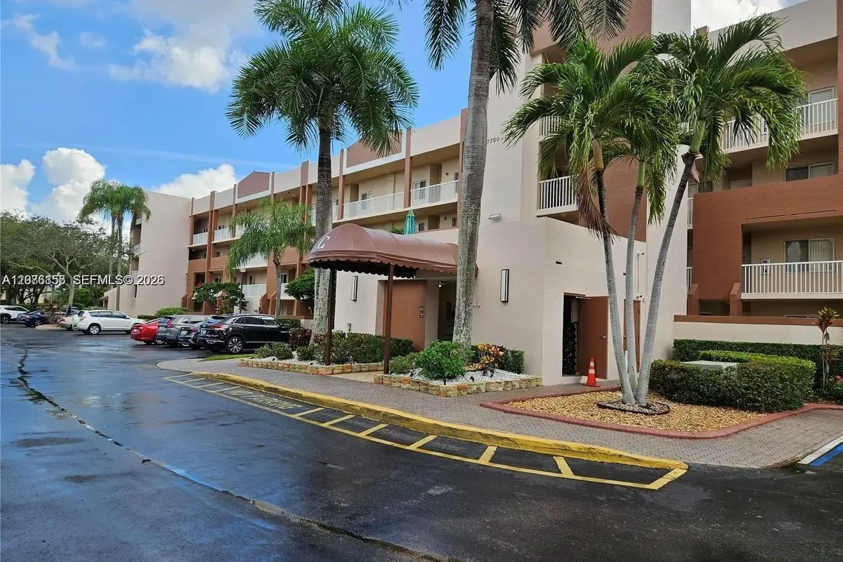 7730 Granville Dr #202, Tamarac: photo 1 of 31