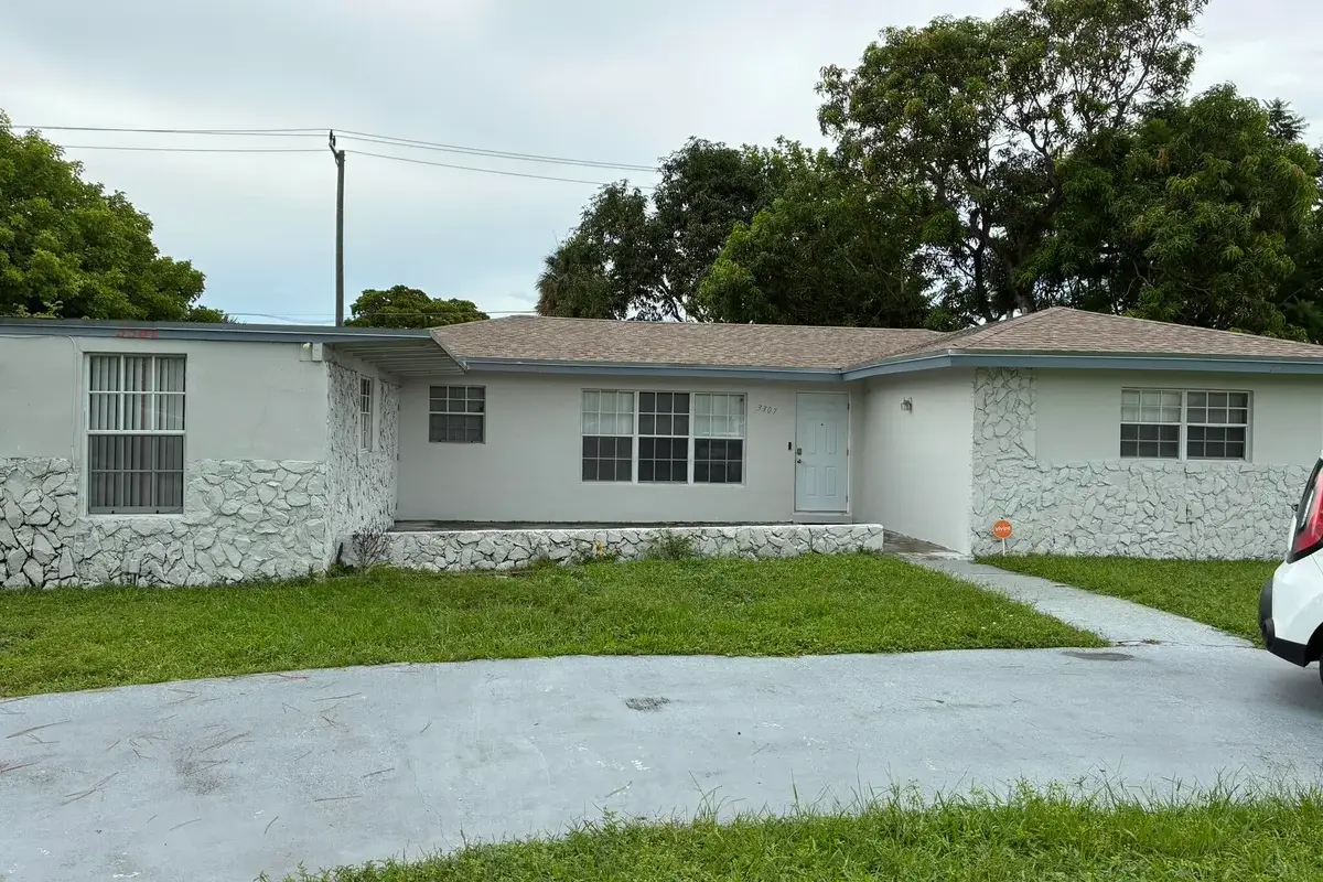 3307 Auburn Blvd, Fort Lauderdale: photo 1 of 26