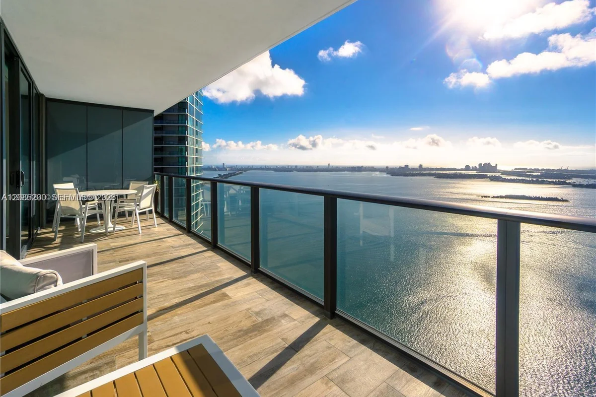 650 NE 32nd St #4402, Miami: photo 1 of 26