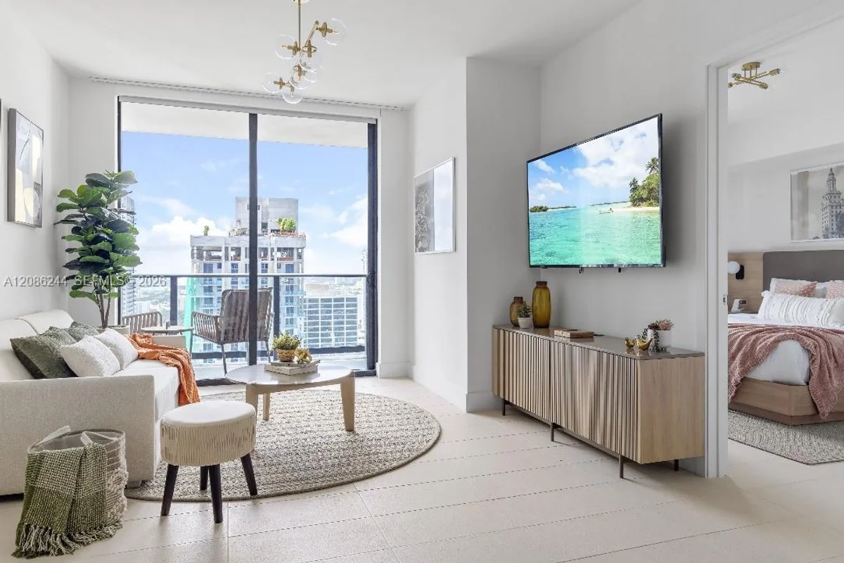 159 NE 6th St #2704, Miami: photo 1 of 59