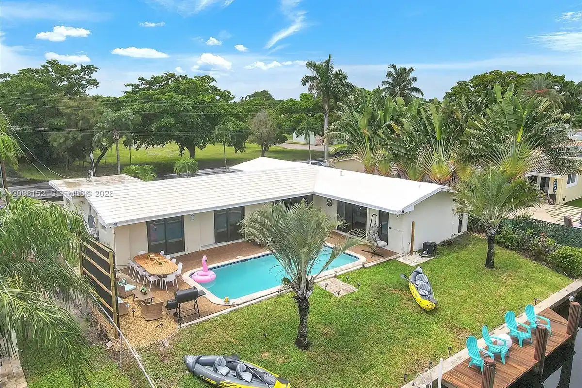 151 SE 9th Ct, Pompano Beach: photo 1 of 31