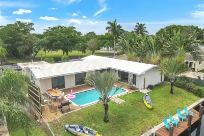 151 SE 9th Ct, Pompano Beach: photo 1 of 31