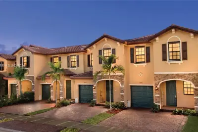 175 SE 34th Ave, Homestead: photo 1 of 25