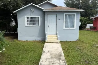 1361 NW 68th Ter, Miami: photo 1 of 12
