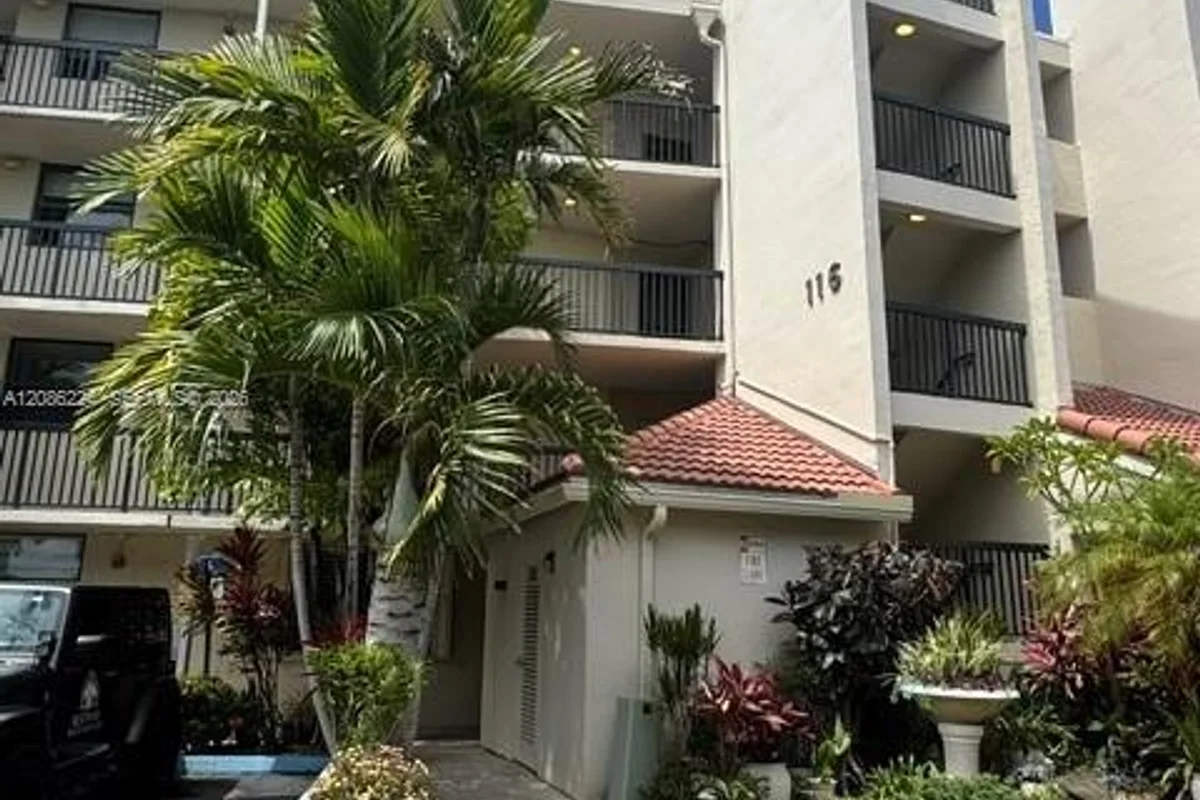 116 Lake Emerald Dr #202, Oakland Park: photo 1 of 11