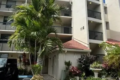 116 Lake Emerald Dr #202, Oakland Park: photo 1 of 11