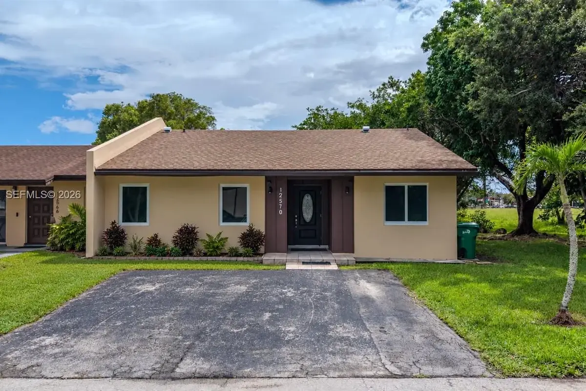 12570 SW 117th Ln, Miami: photo 1 of 17
