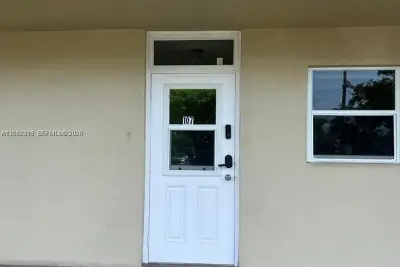 620 NE 12th Ave #107, Hallandale Beach: photo 1 of 15