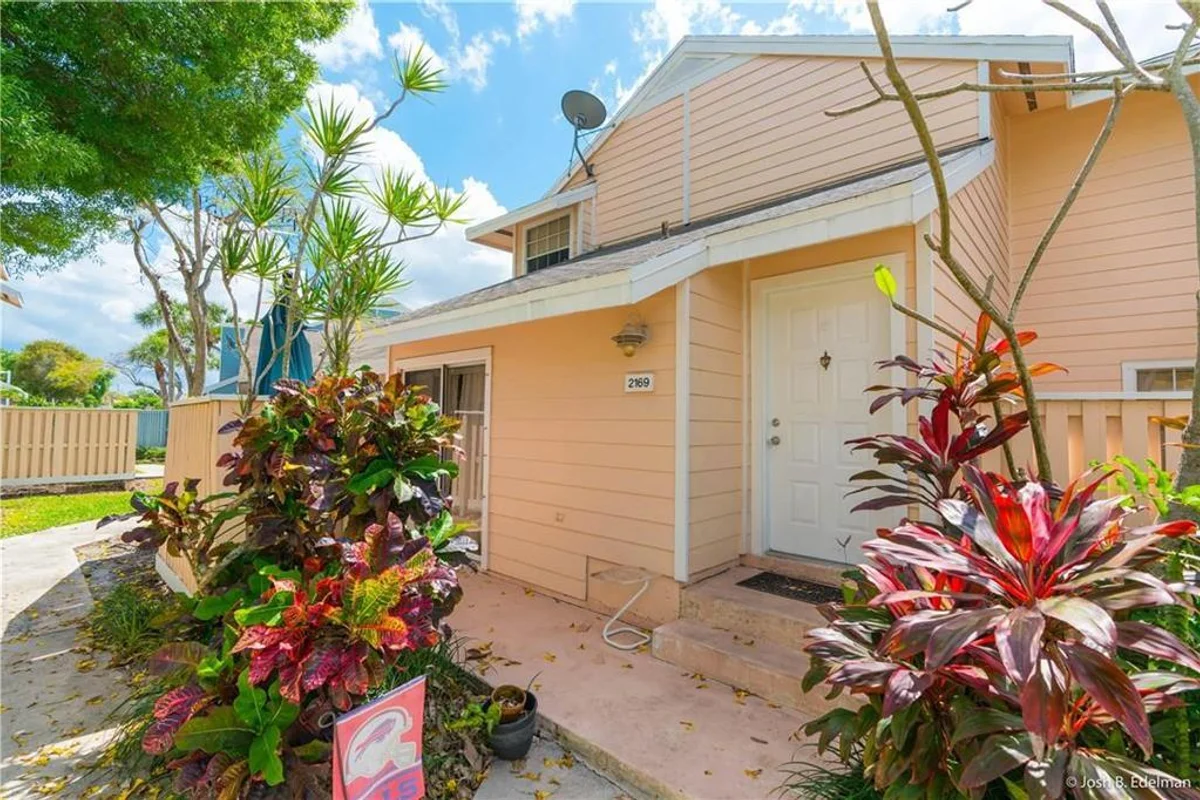 2169 Champions Way, North Lauderdale: photo 1 of 2