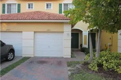 1721 SW 81st Ter, North Lauderdale: photo 1 of 27