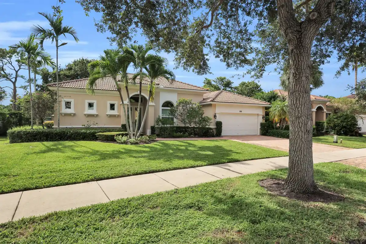 103 Magnolia Way, Tequesta: photo 1 of 18