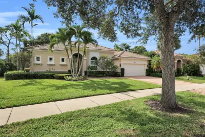 103 Magnolia Way, Tequesta: photo 1 of 18