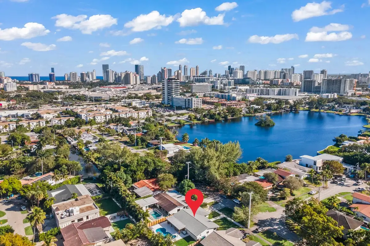 2451 NE 199th St, Miami: photo 1 of 48