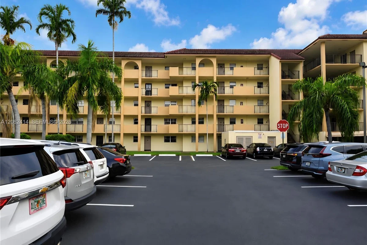 Condo in Sunrise: photo 1 of 12