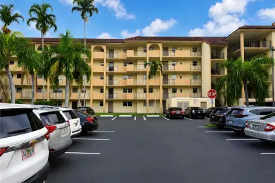 Condo in Sunrise: photo 1 of 12