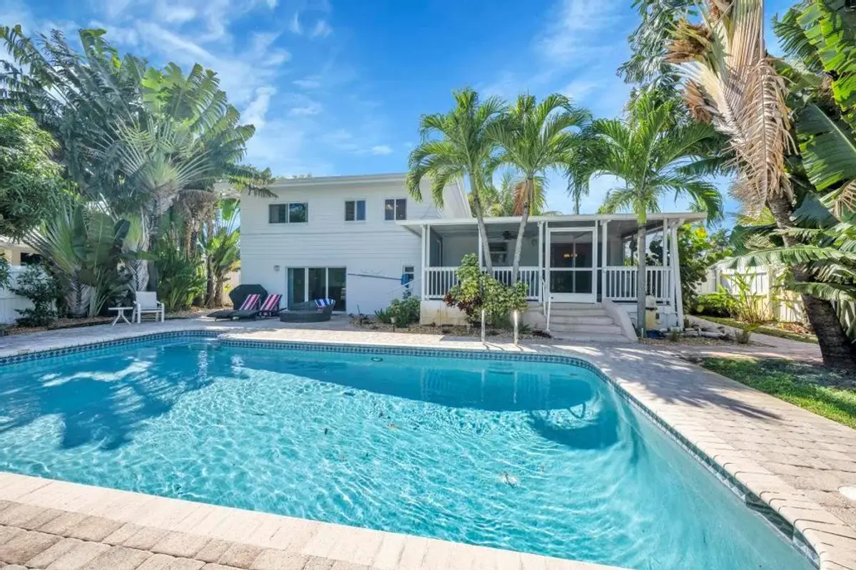 1771 NE 35th St, Oakland Park: photo 1 of 44